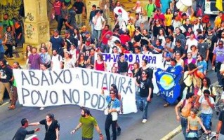巴西抗议世界杯：民众不满赛事开销与社会责任失衡