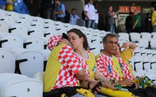 巴西世界杯点燃全球情侣热潮