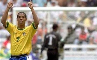 巴西足球传奇罗纳尔迪尼奥世界杯征程意外终结