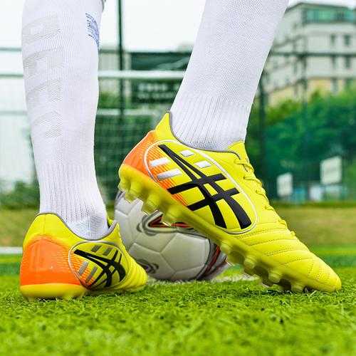 足球TF钉鞋：专为球场而生的战靴-第2张图片-寰星运动网