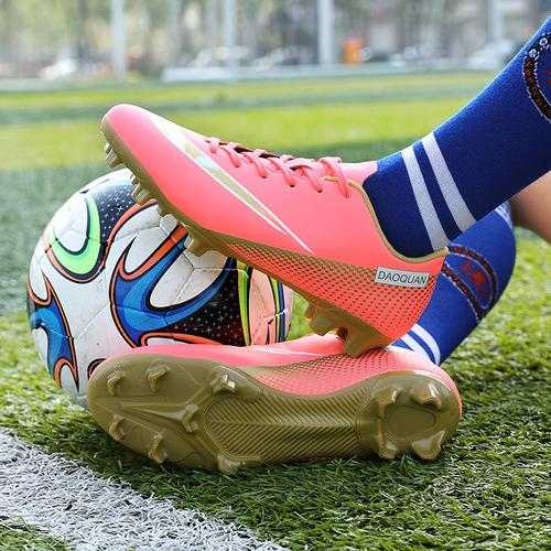 足球TF钉鞋：专为球场而生的战靴-第3张图片-寰星运动网