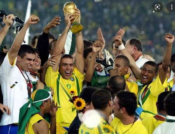 2002年FIFA世界杯：亚洲首次举办的戏剧性与争议之赛-第1张图片-寰星运动网