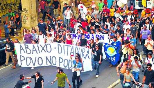巴西抗议世界杯：民众不满赛事开销与社会责任失衡-第1张图片-寰星运动网