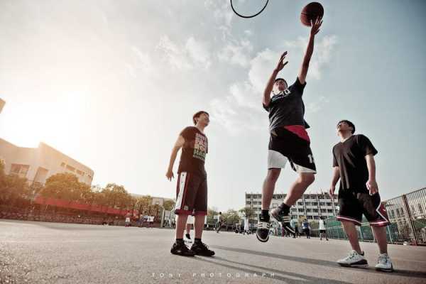 篮球少年的热血岁月：在追梦篮球场上铭刻青春记忆-第1张图片-寰星运动网