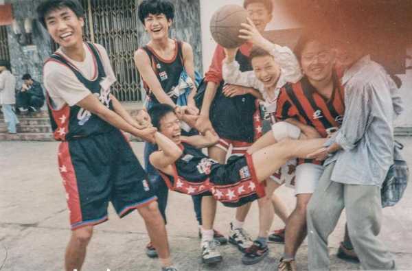 篮球少年的热血岁月：在追梦篮球场上铭刻青春记忆-第2张图片-寰星运动网