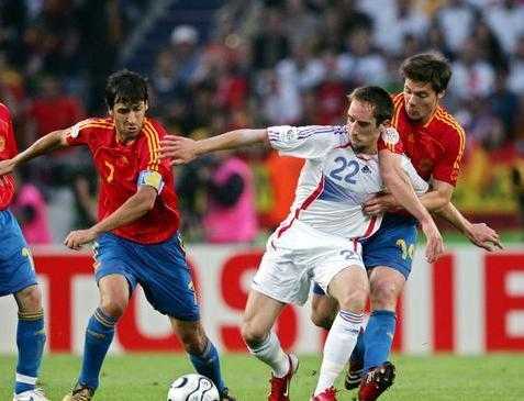 2006年西班牙对法国的激烈对决：一场足球盛宴-第3张图片-寰星运动网