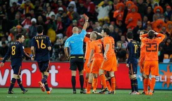 西班牙与荷兰的较量：2010年南非世界杯决赛回顾-第3张图片-寰星运动网
